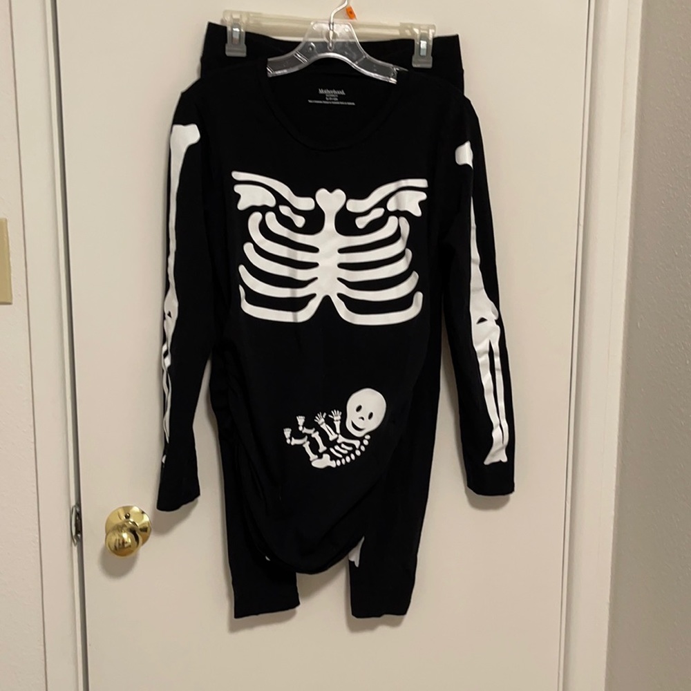 Maternity skeleton outfit